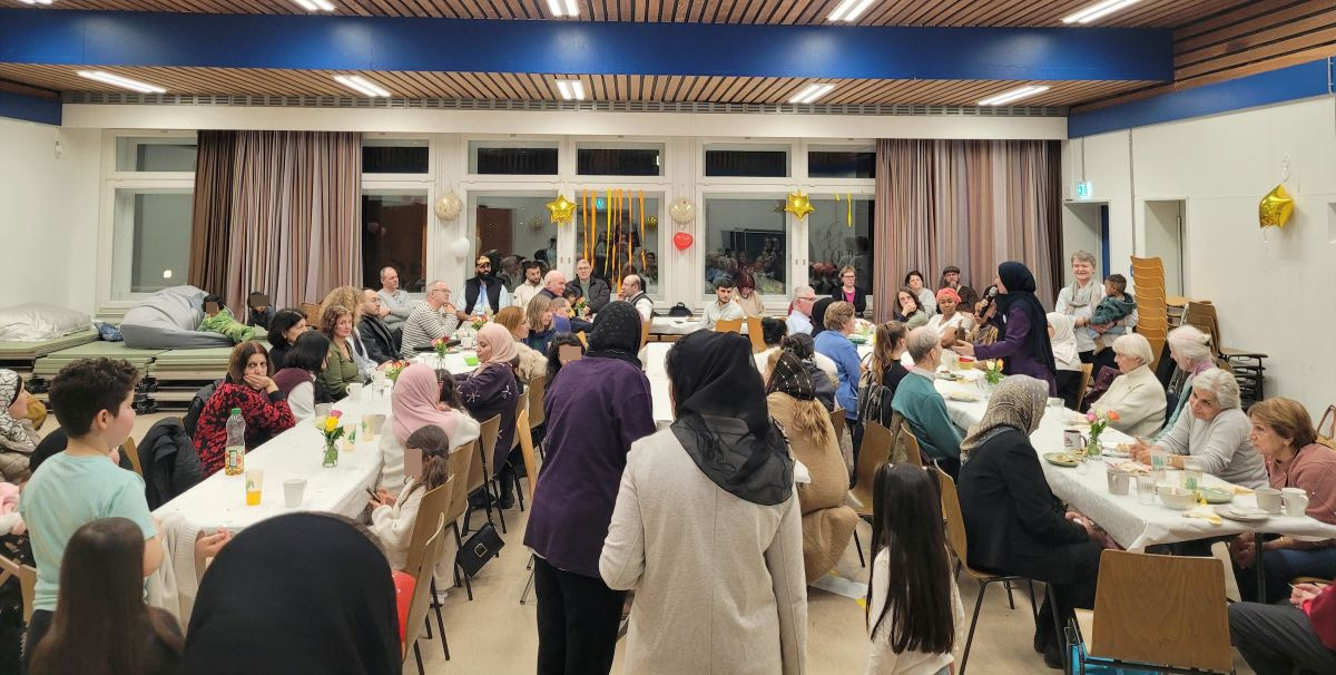 Gemeinsam Fastenbrechen. Interreligiös in Tegelsbarg